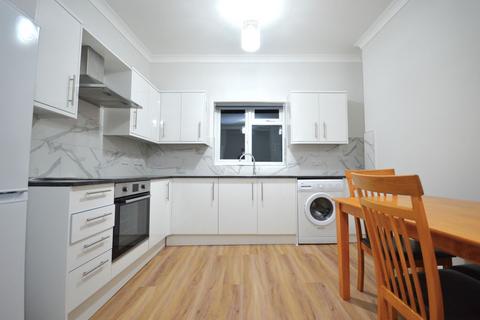 2 bedroom flat to rent, Uxbridge Road, London W12 8NL