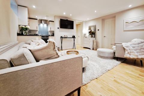 2 bedroom flat for sale, Barlow Moor Road, West Didsbury, Manchester, M20