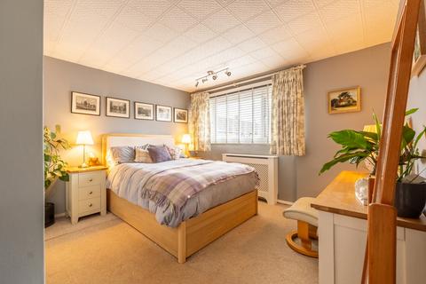 10 Hill View, Carterton, OX18 1BA