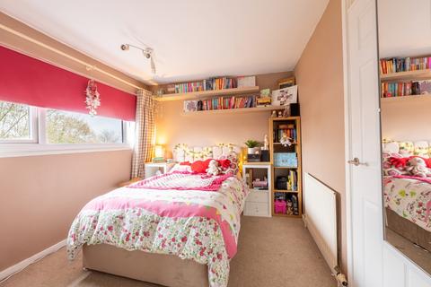 10 Hill View, Carterton, OX18 1BA