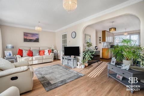 3 bedroom end of terrace house for sale, Claridge Road, Dagenham