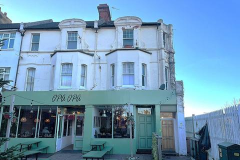 2 bedroom flat to rent, Devonshire Square, Bexhill On Sea, TN40