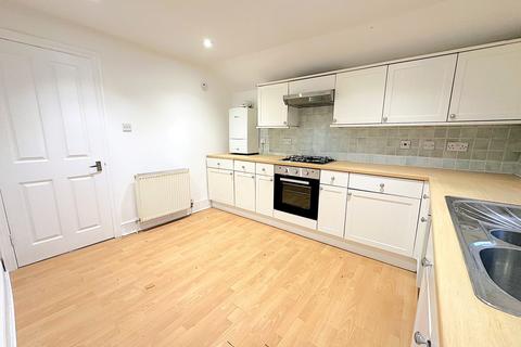 2 bedroom flat to rent, Devonshire Square, Bexhill On Sea, TN40