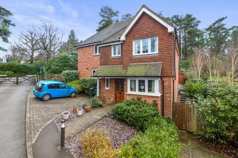 3 bedroom semi-detached house for sale, Gorsedene Close, Crowborough, East Sussex, TN6