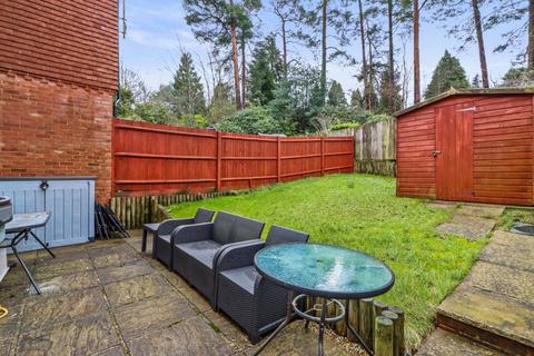 3 bedroom semi-detached house for sale, Gorsedene Close, Crowborough, East Sussex, TN6