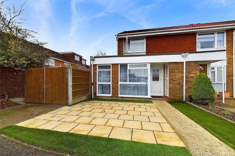 2 bedroom end of terrace house to rent, Wordsworth Road, Hampton