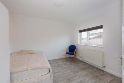26 Romsey Close, Slough, SL3 8PE