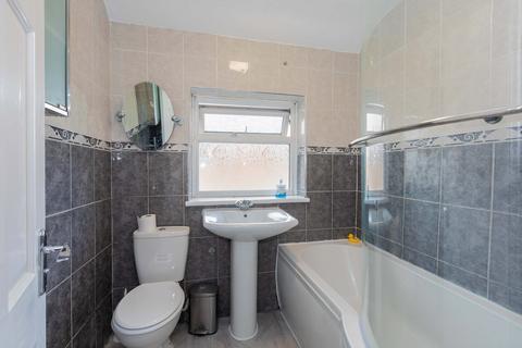 26 Romsey Close, Slough, SL3 8PE