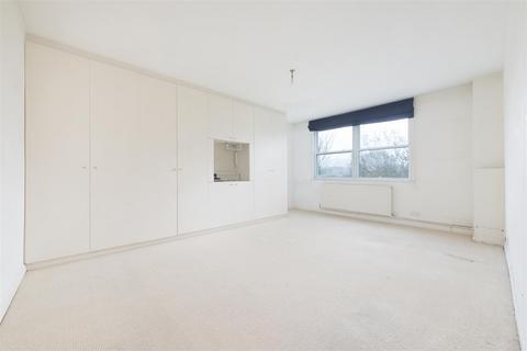 2 bedroom flat for sale, Gloucester Avenue, London