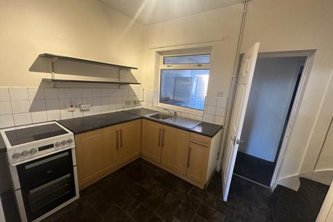 2 bedroom end of terrace house to rent, Hull HU6