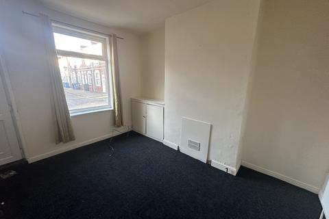 2 bedroom end of terrace house to rent, Hull HU6