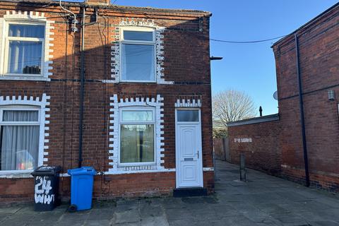 2 bedroom end of terrace house to rent, Whitby Street, Hull HU8