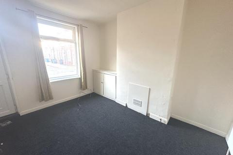 2 bedroom end of terrace house to rent, Whitby Street, Hull HU8
