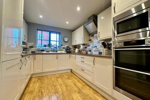 3 bedroom detached house for sale, St. Johns Close, Tiverton EX16