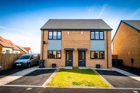 2 bedroom semi-detached house to rent, Castlemilk Court, Winsford