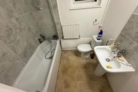 1 bedroom flat to rent, Defiant Way, Wallington, Surrey, SM6