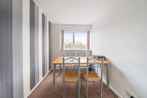 3 bedroom flat for sale, Copley Close, West Ealing, London, W7