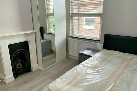 1 bedroom in a house share to rent, Clarendon Road, Luton, LU2