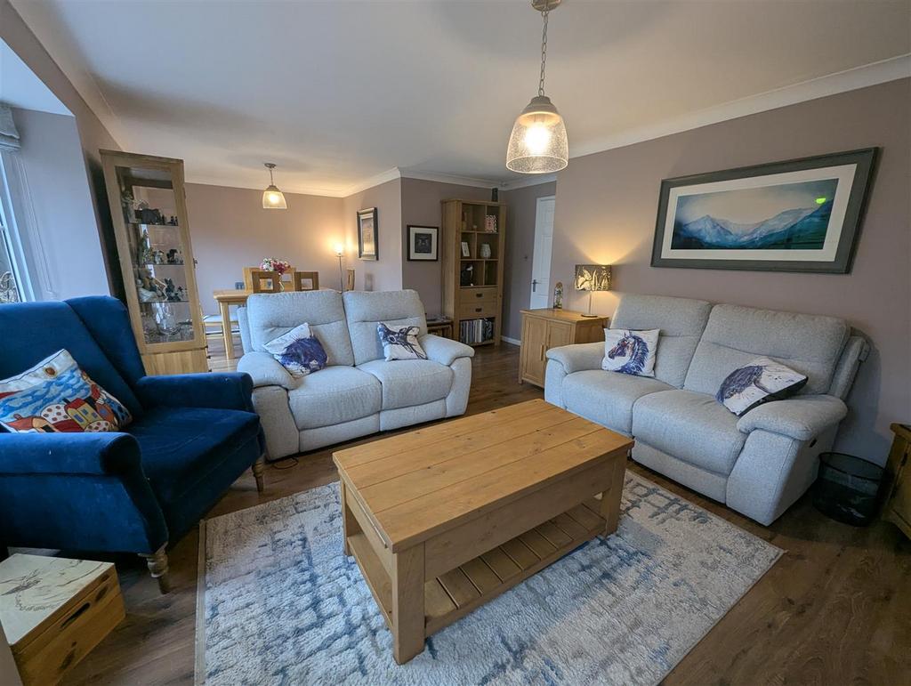 Lounge/Dining Room