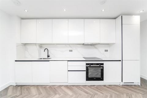 2 bedroom apartment to rent, Larkshall Road, London E4