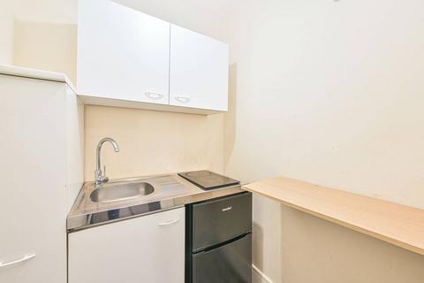 Studio to rent, Holmfield Avenue, Hendon, London, NW4