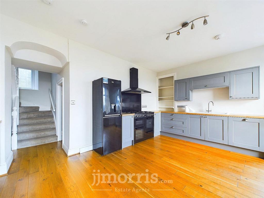 CAM02122 G0-PR0209-STILL032.jpg