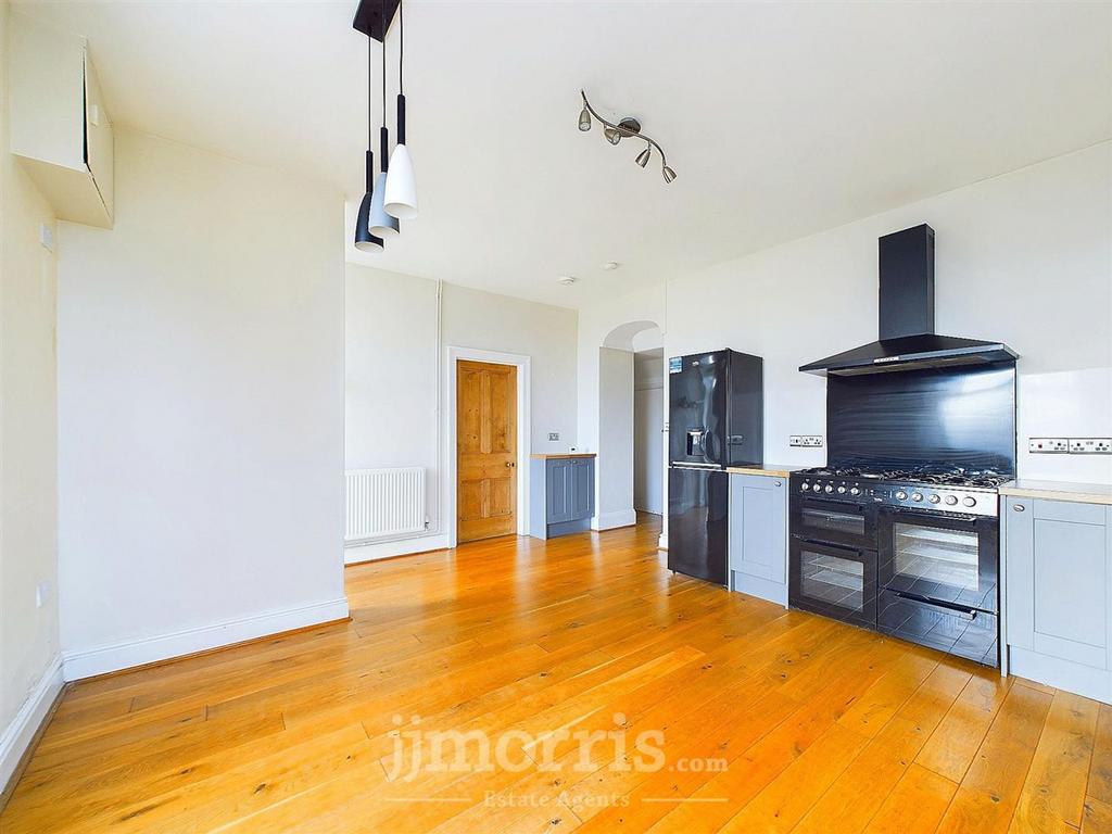 CAM02122 G0-PR0209-STILL035.jpg