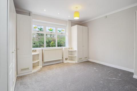 2 bedroom bungalow to rent, Leatherhead Road, Oxshott, Leatherhead, Surrey, KT22