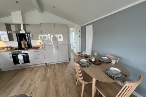 2 bedroom lodge for sale, Chichester Lakeside Holiday Park