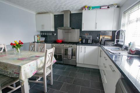 3 bedroom end of terrace house for sale, Cambridge Close, Haverhill, Suffolk