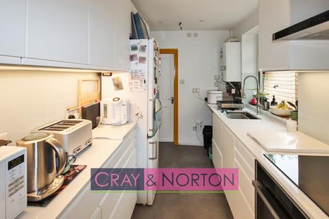 3 bedroom terraced house to rent, Dennett Road, Croydon, CR0