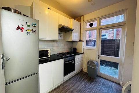 House share to rent, Larch Road, London NW2