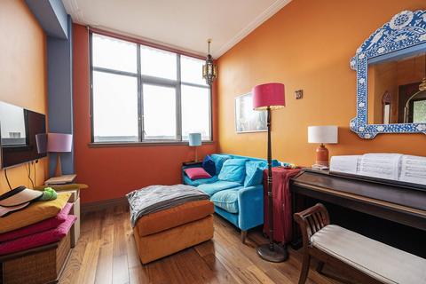 2 bedroom flat for sale, Prescot Street, Aldgate, London, E1