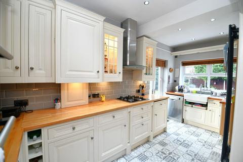 3 bedroom semi-detached house for sale, Hawthorn Drive, Salford, M6