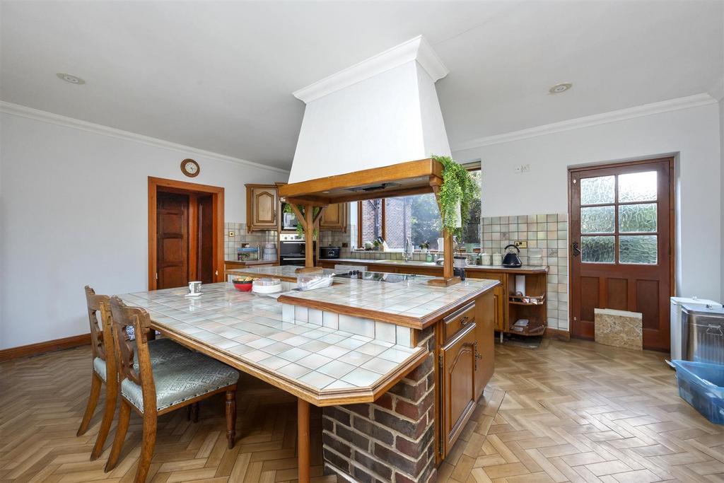 Links Road, Lyne House-024.JPG