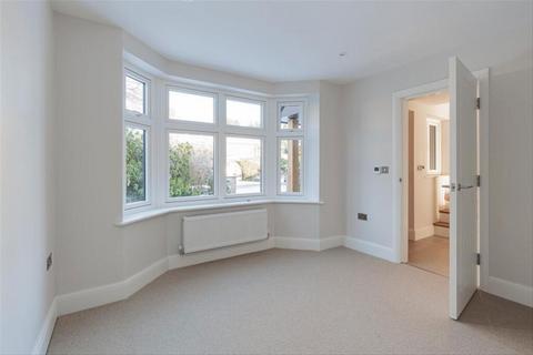 4 bedroom detached house to rent, Ceylon Road, London W14