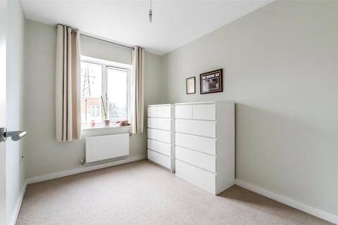 2 bedroom flat for sale, Thornton Close, Leatherhead, Surrey, KT22