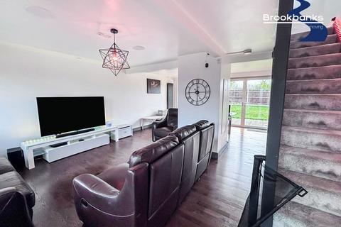 3 bedroom semi-detached house for sale, Glendale, Swanley, Kent, BR8