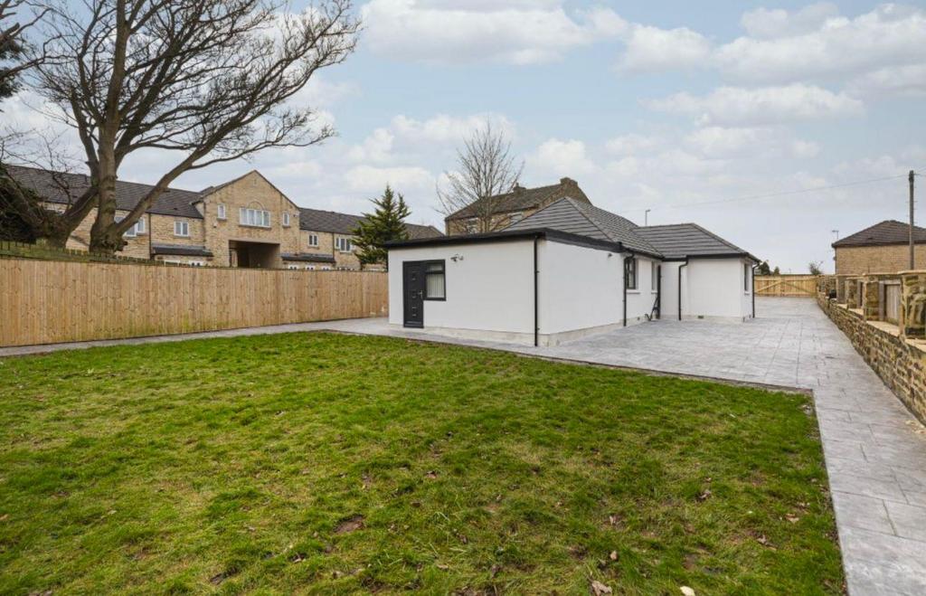 Rear Lawned Garden