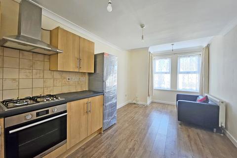 2 bedroom flat to rent, Mortlake Road,  Ilford, IG1