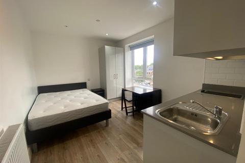 Studio to rent, Luminaire Apartments, Kilburn High Road, London