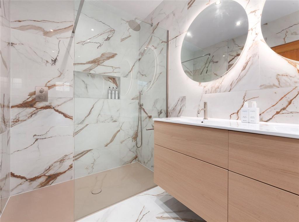 En Suite Bathroom