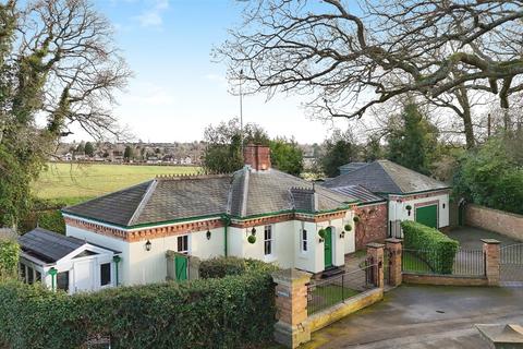 4 bedroom cottage for sale, Westhill Road, Blackdown, Leamington Spa