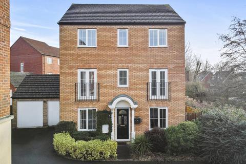 4 bedroom detached house for sale, Bramble Close, Northampton