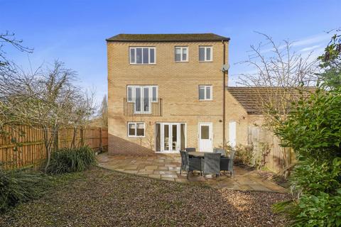 4 bedroom detached house for sale, Bramble Close, Northampton