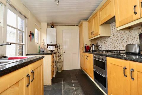 3 bedroom end of terrace house for sale, King Street, Sandwich, Kent, CT13 9BL