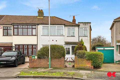 3 bedroom end of terrace house for sale, Laburnum Avenue, Hornchurch RM12