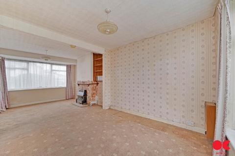 3 bedroom end of terrace house for sale, Laburnum Avenue, Hornchurch RM12