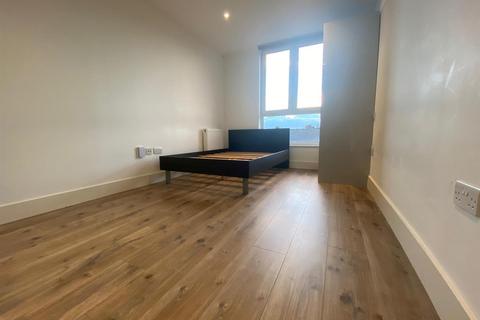 Studio to rent, Luminaire Apartments, Kilburn High Road, London