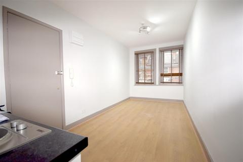 Studio to rent, Iverson Road, West Hampstead, London